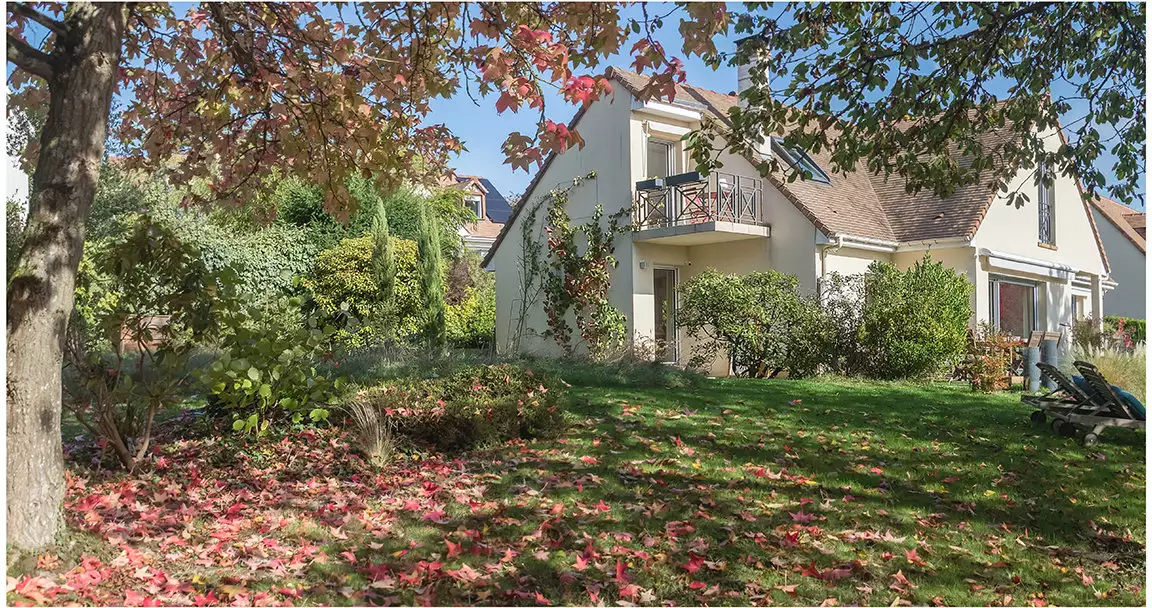 Cozy 7-room house 20 km from Paris