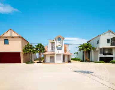 Will there be a crash in the housing market? Experts' opinions on the possibility at the end of 2023.