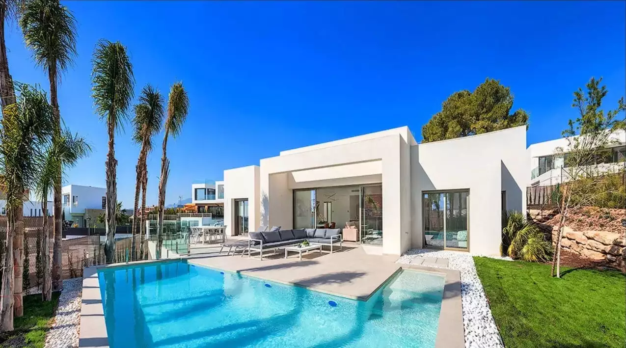 Chalets in Spain, close to the cities: tranquility and relaxation all year round