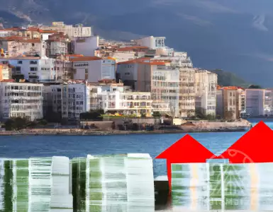 Real estate prices on the coast won't drop: for 26 square meters in Montenegro, you'll currently have to pay around 60,000 euros. And here's why prices in Croatia, Greece, and Albania...