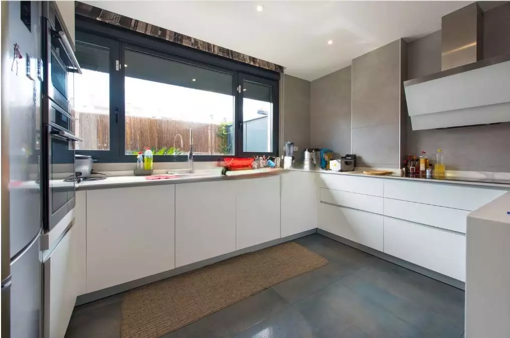 Townhouse for sale in Ortaleza, Madrid