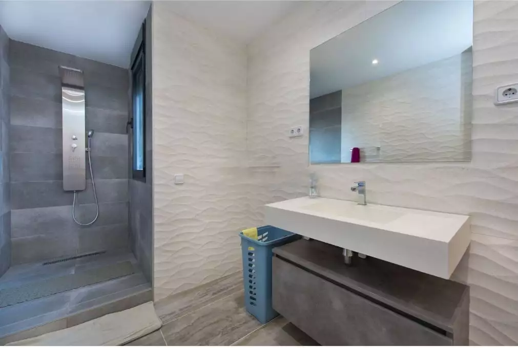 Townhouse for sale in Ortaleza, Madrid