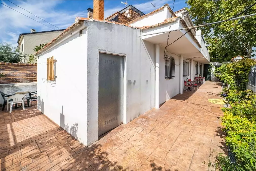 Townhouse in the neighborhood PRIVADA DE LUJO, Valdebebas - Valdefuentes