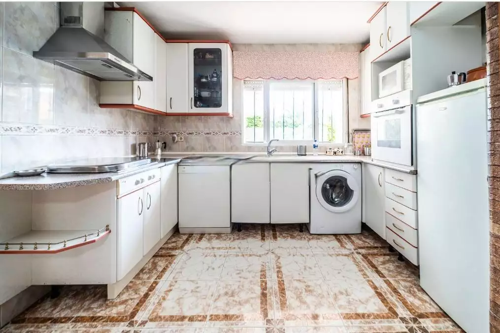 Townhouse in the neighborhood PRIVADA DE LUJO, Valdebebas - Valdefuentes