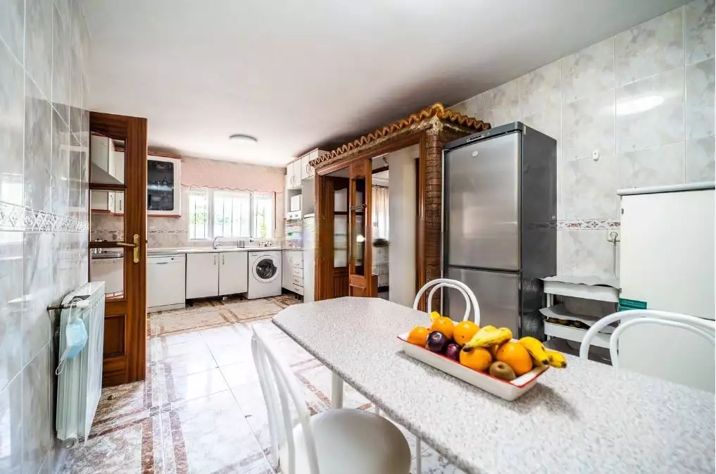 Townhouse in the neighborhood PRIVADA DE LUJO, Valdebebas - Valdefuentes