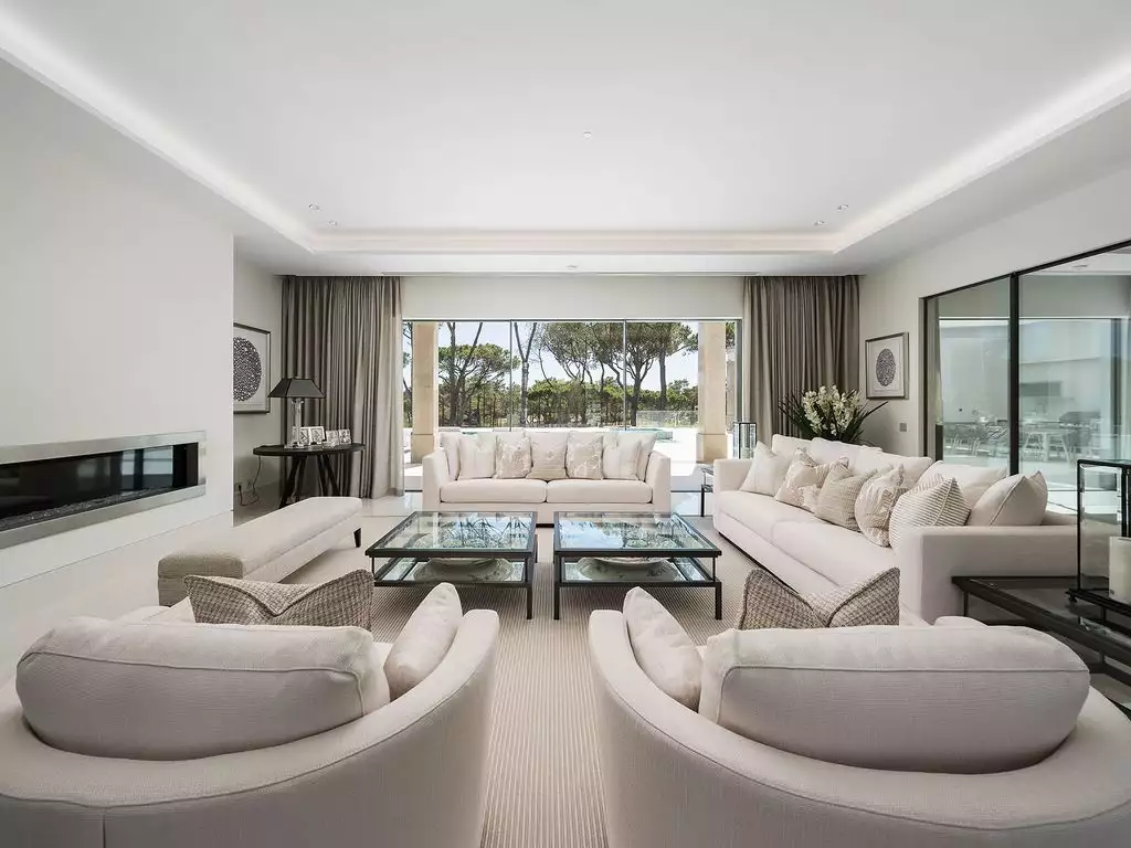 Stunning villa with extraordinary sunsets in Portugal