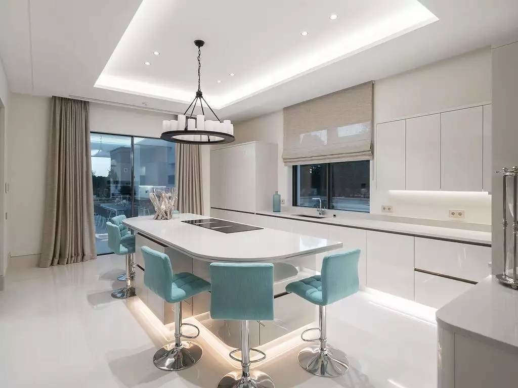 Stunning villa with extraordinary sunsets in Portugal