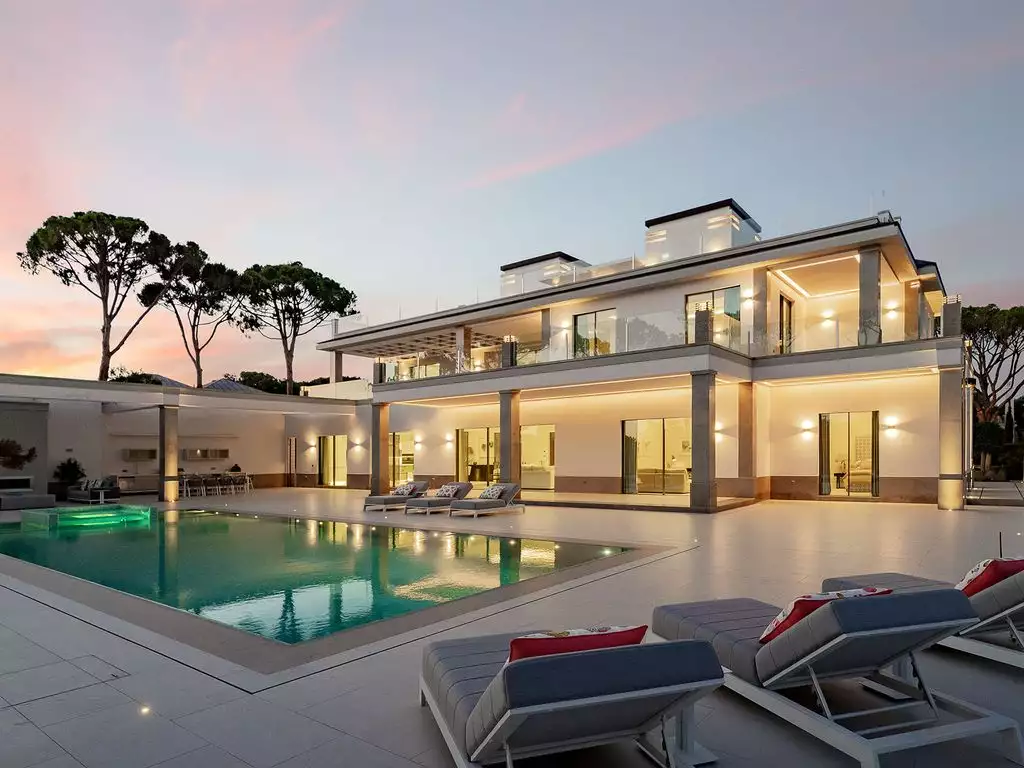 Stunning villa with extraordinary sunsets in Portugal