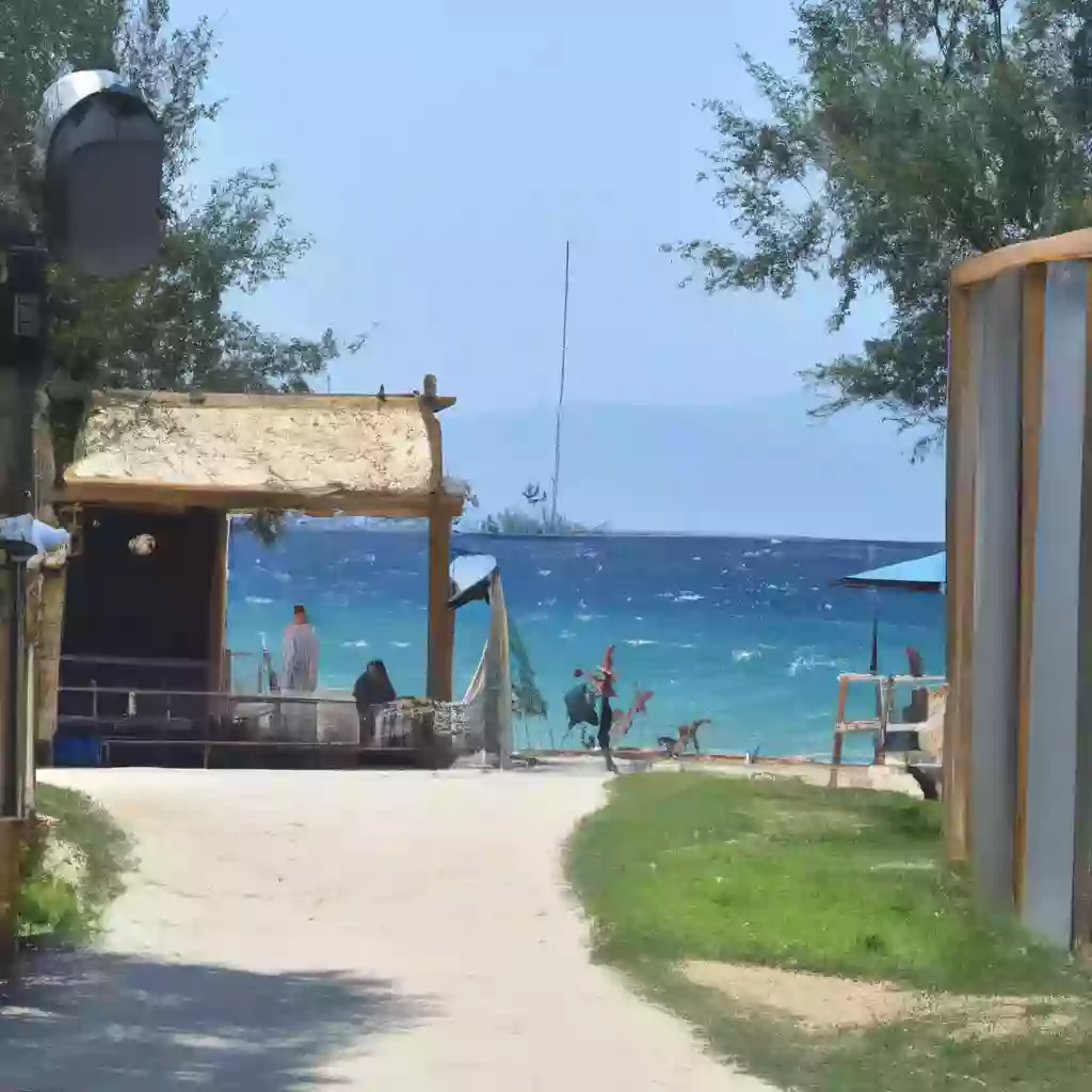 Дом и 10 аров рядом с морем, 32 тысячи евро! Спар приобрели дом в Греции по цене ниже рыночной.