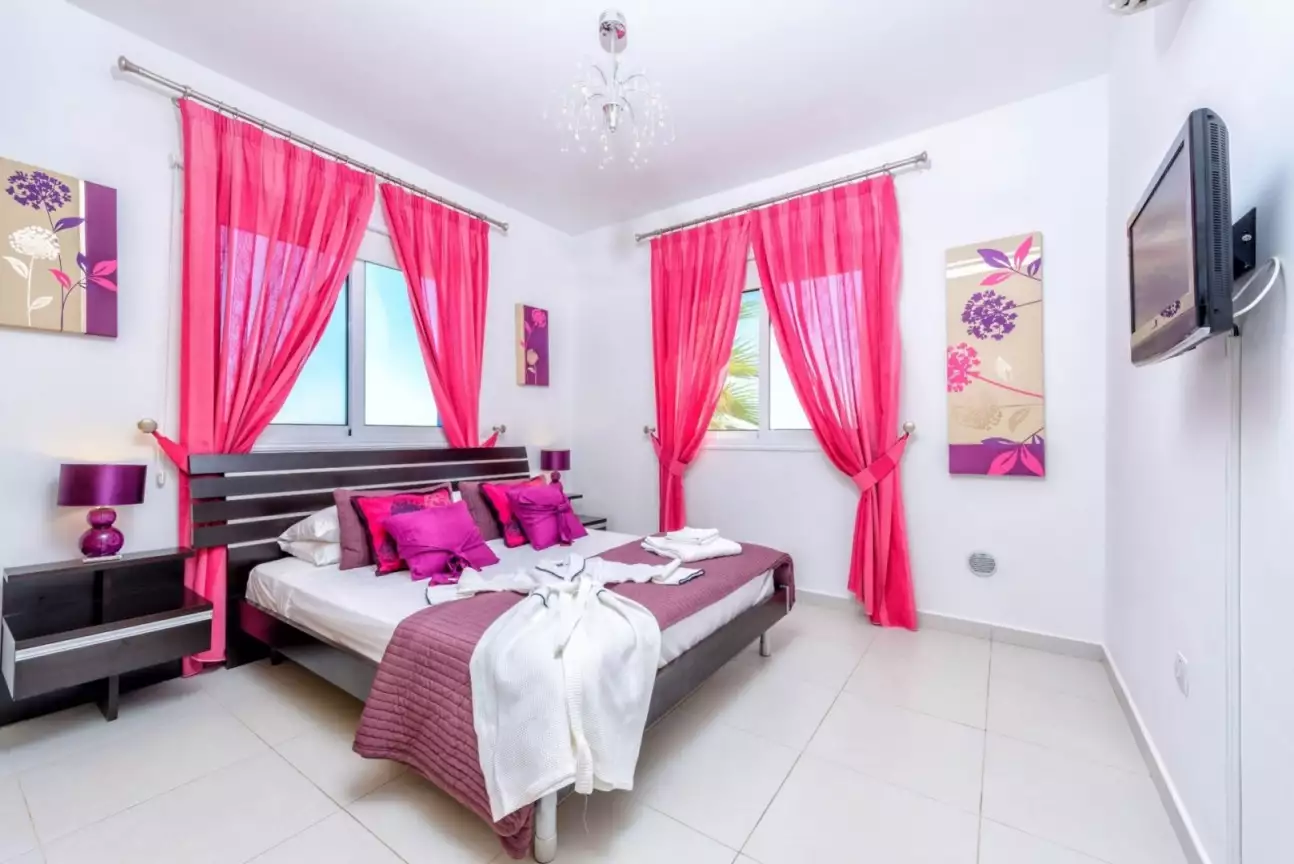 Sky, sea, sun! Stunning 4-bedroom villa in the suburbs of Cyprus