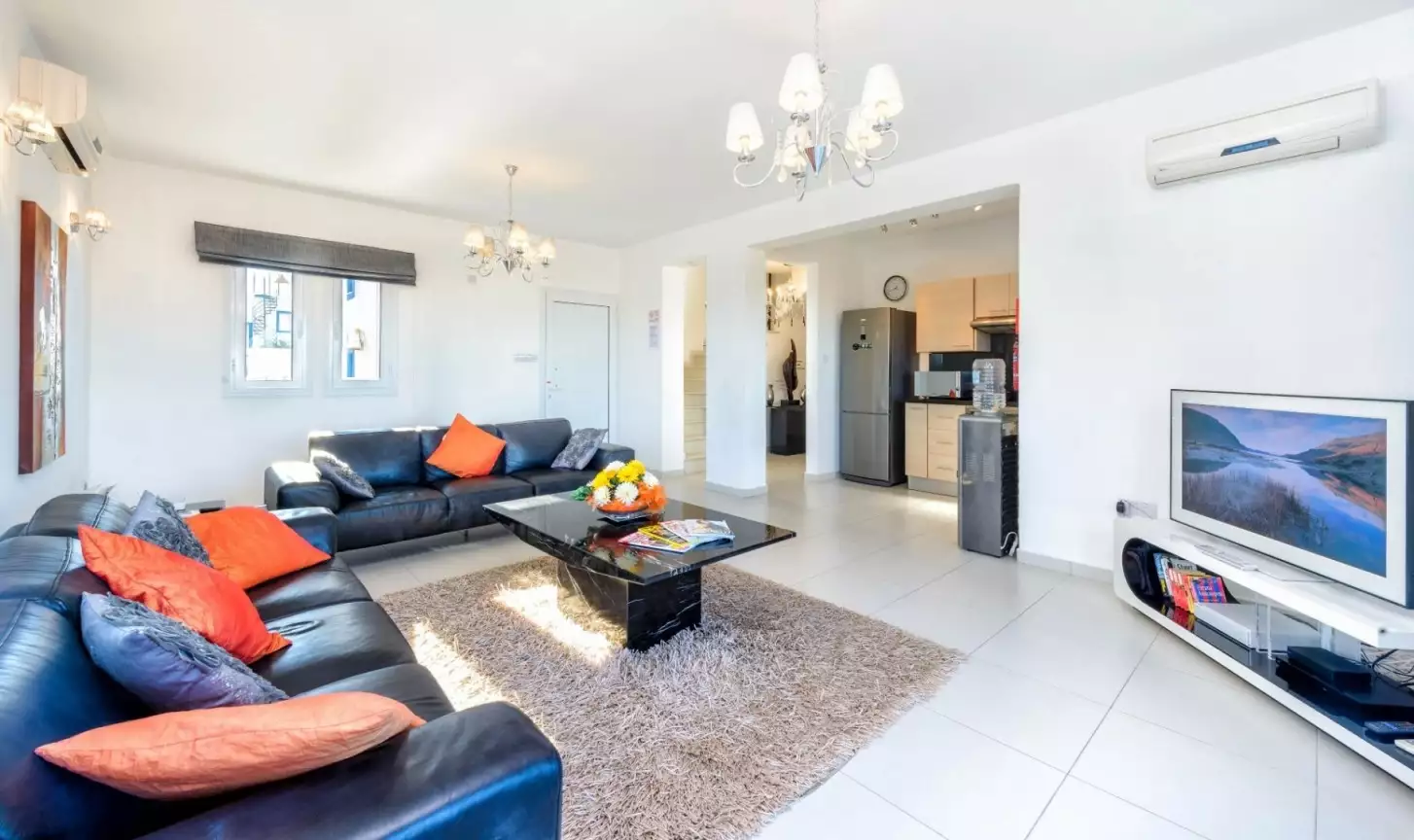 Sky, sea, sun! Stunning 4-bedroom villa in the suburbs of Cyprus