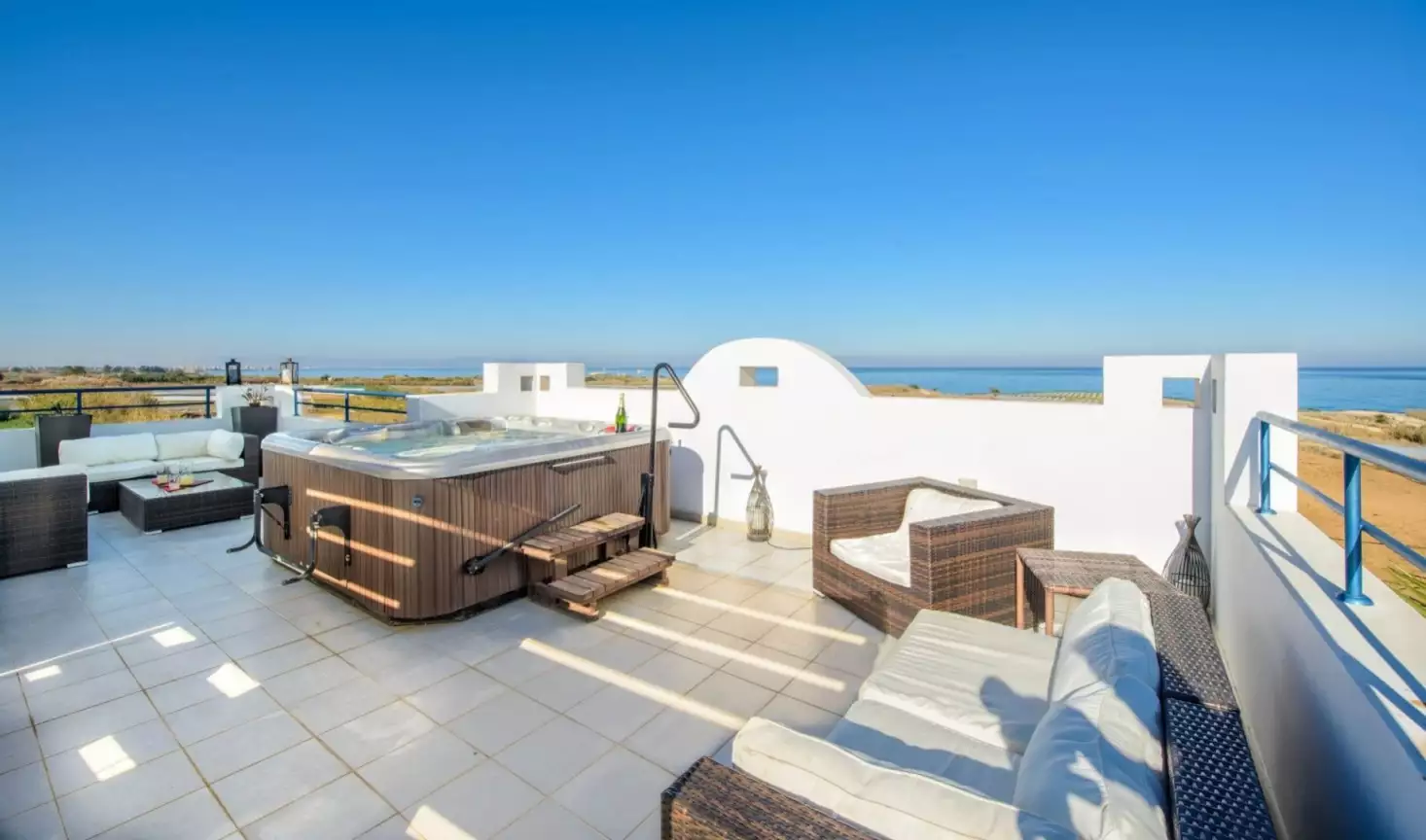 Sky, sea, sun! Stunning 4-bedroom villa in the suburbs of Cyprus