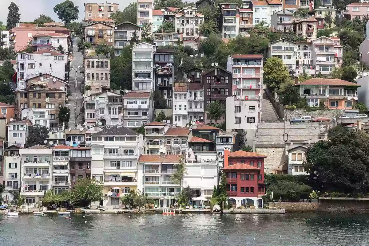 Top 10 most promising areas of Istanbul for foreign real estate investment.