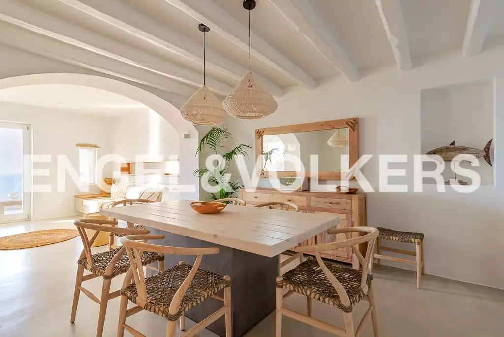 Secluded villa overlooking the golden beach of Paros in Greece