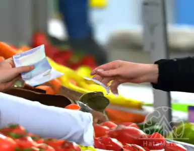 A family of four needs more than 1,900 euros a month