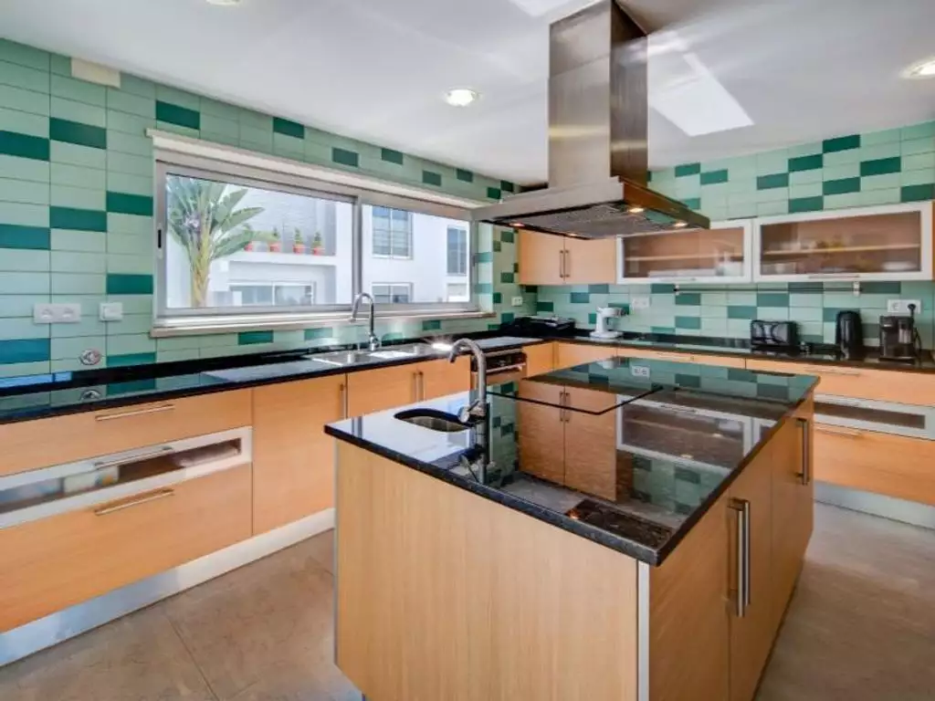 4-storey villa with sea views in the quietest neighborhood of Lisbon - Alto da Barra.