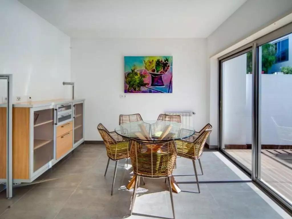 4-storey villa with sea views in the quietest neighborhood of Lisbon - Alto da Barra.