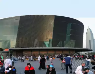 Camping chairs and spare batteries: a load of real estate agents in Dubai up to 24 hours on site.