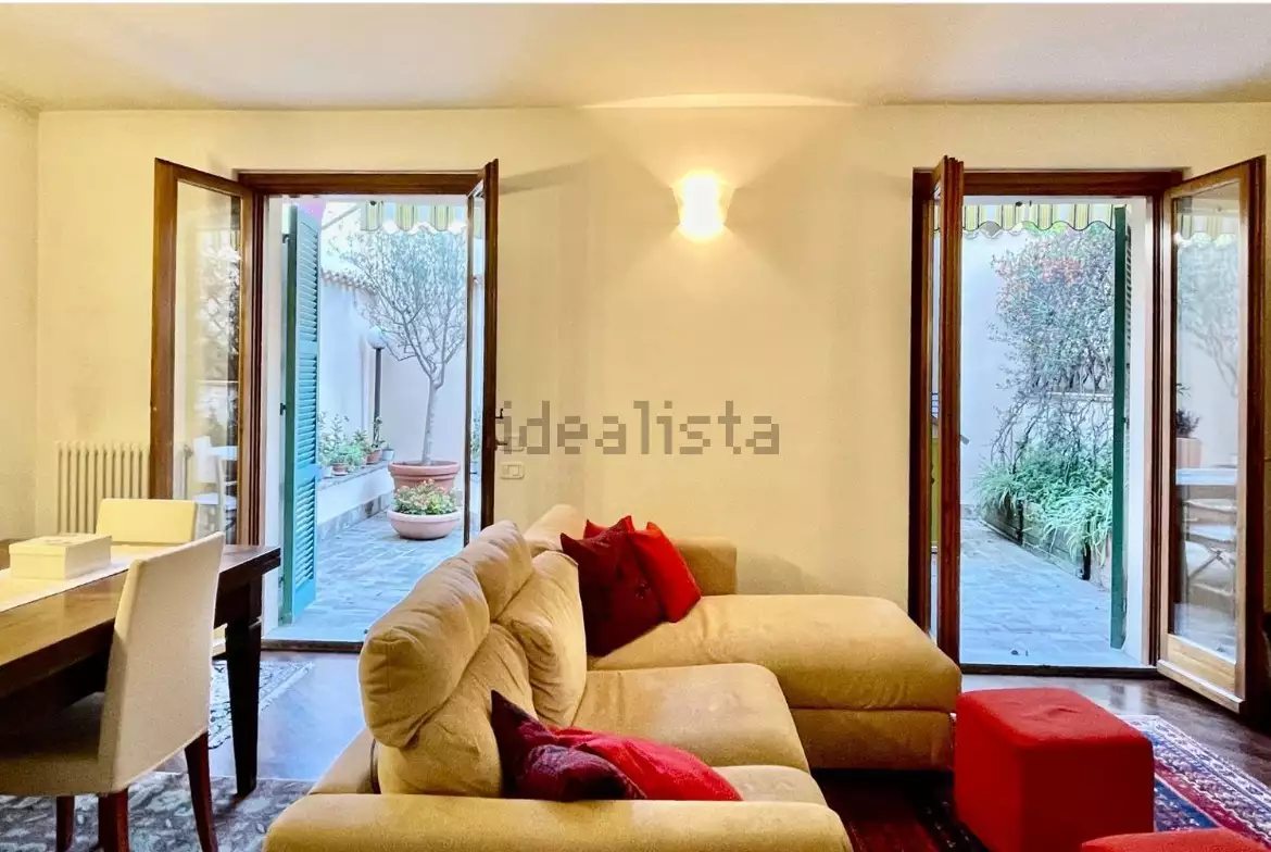 Pesaro is the city of opera, palaces and beaches in Italy. Overview of a spacious duplex