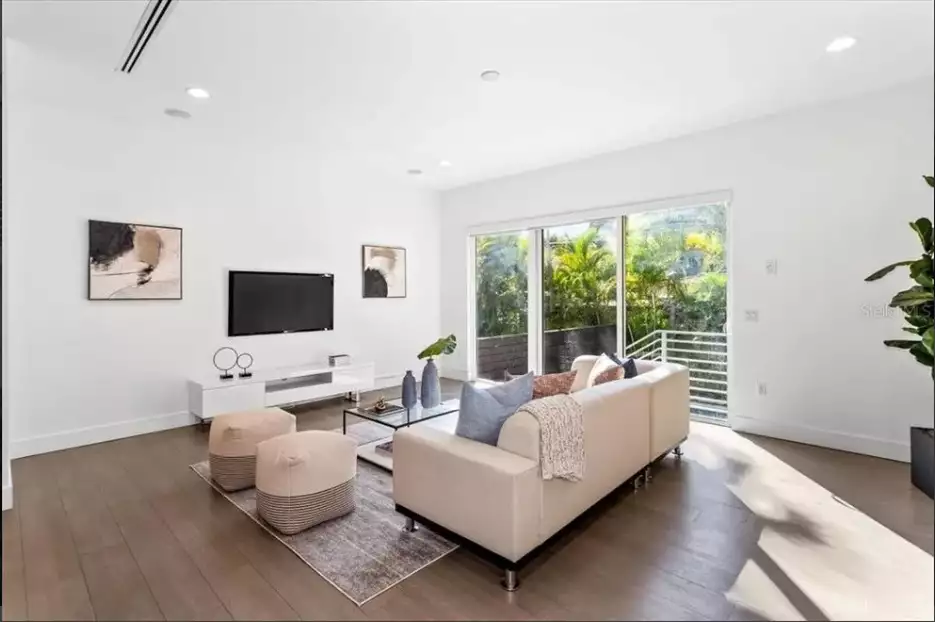 Modern townhouse in the heart of Coconut Grove, Miami