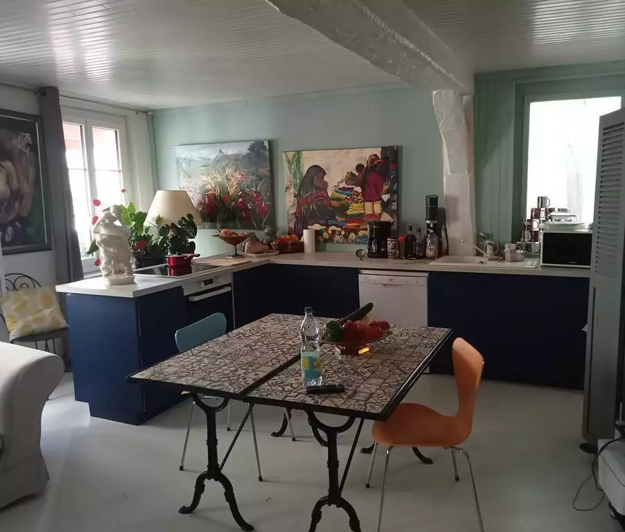 Colorful 4-room apartment in La Bouille, France