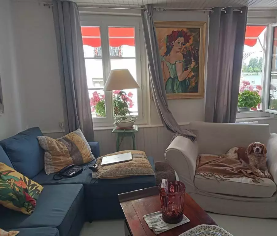 Colorful 4-room apartment in La Bouille, France