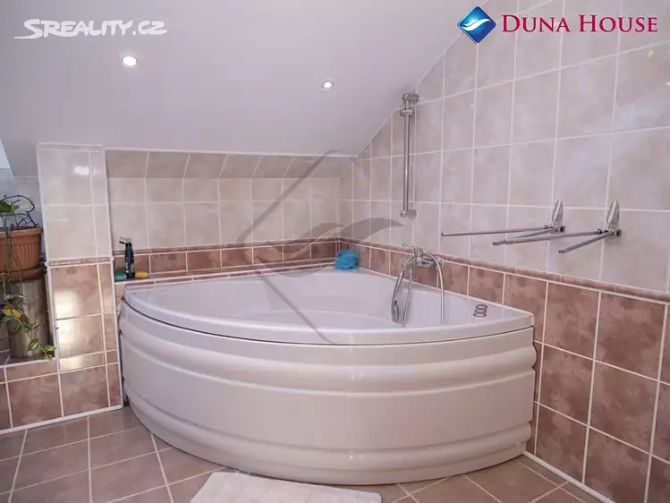 The best neighborhood for family life in the Czech Republic - Ržičany. Review of a large apartment