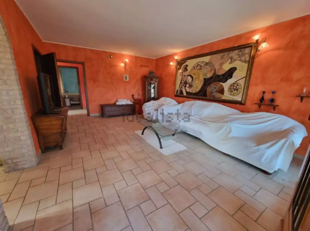 Huge villa for only 340.000€ in the most beautiful area of Italy!