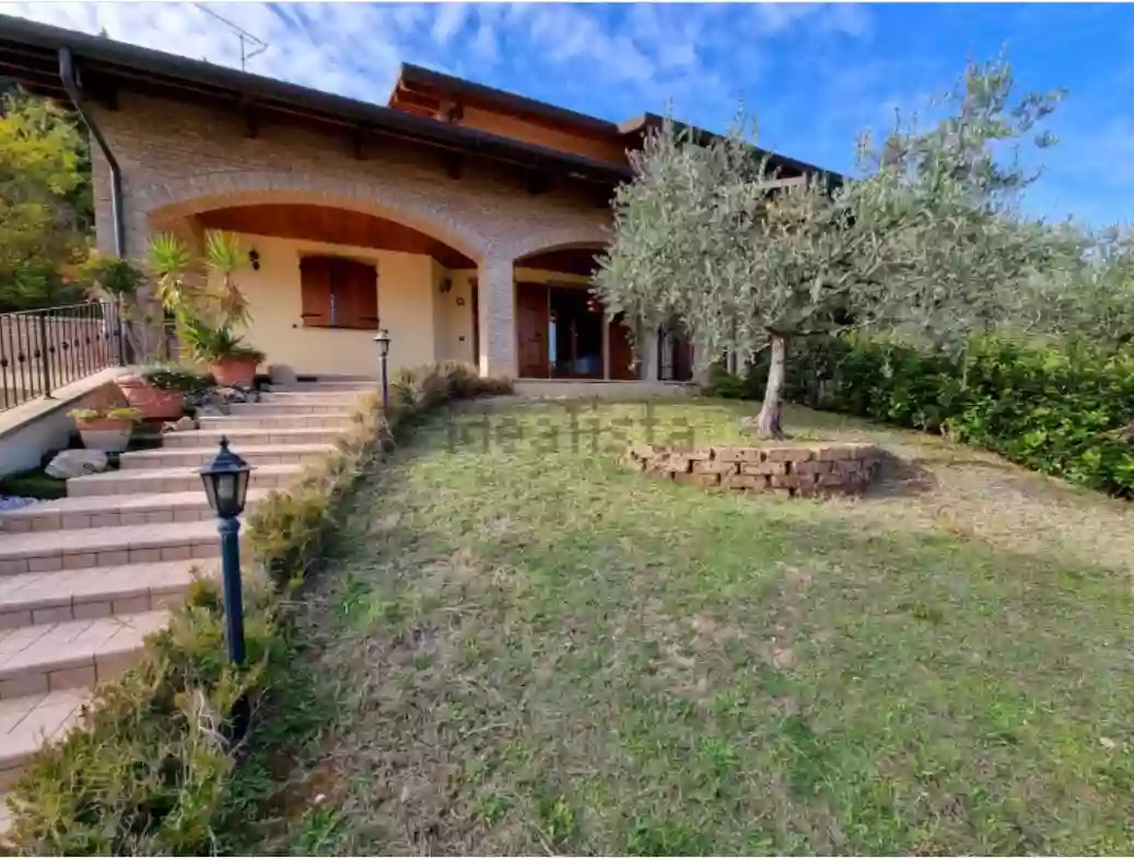 Huge villa for only 340.000€ in the most beautiful area of Italy!