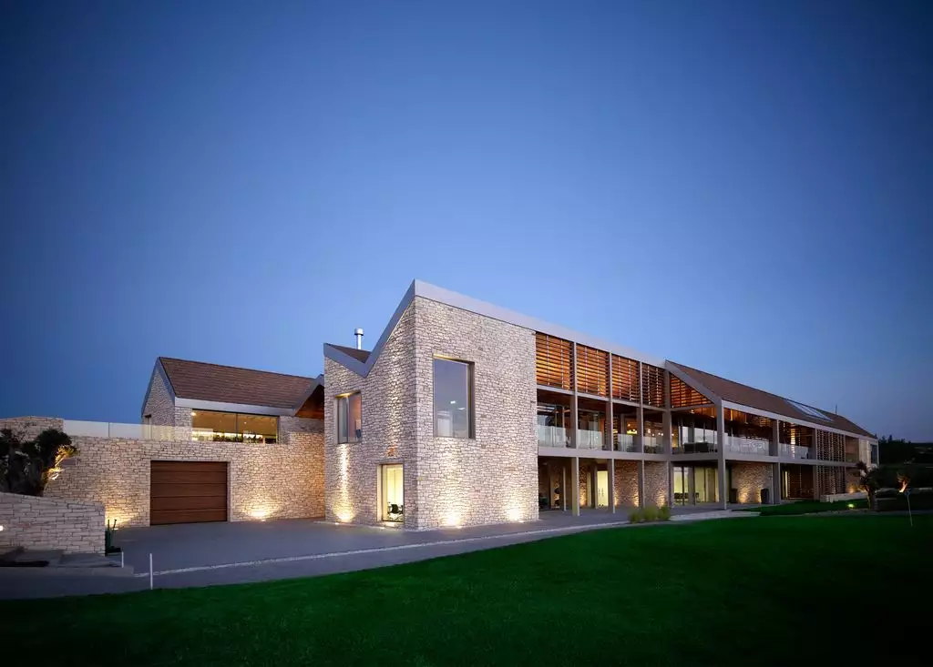 Wineries and green hills: a review of a cozy duplex in Tsada, Cyprus