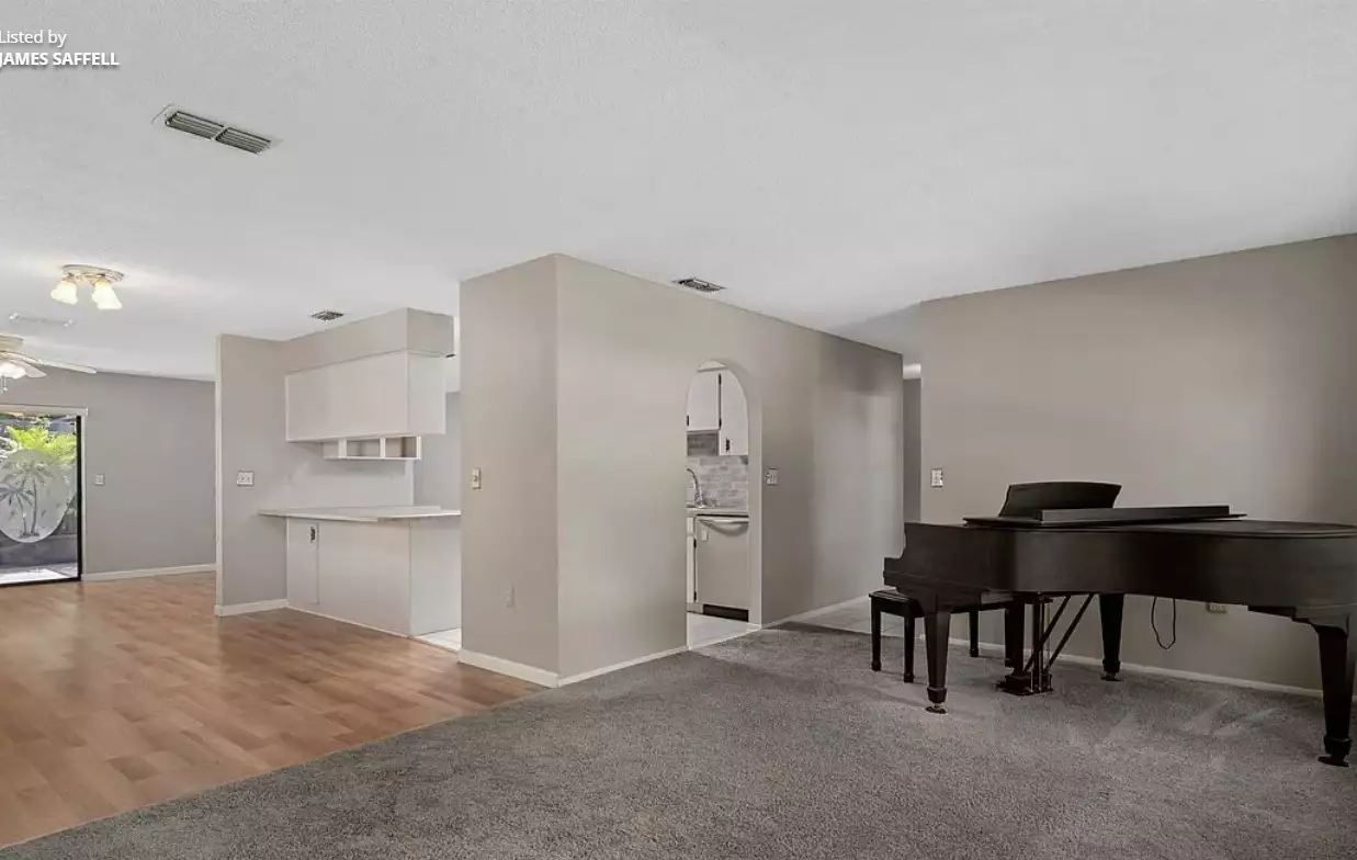 Aristocratic house with private garden and swimming pool in Florida, USA