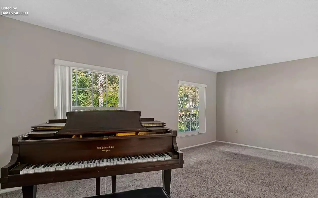 Aristocratic house with private garden and swimming pool in Florida, USA