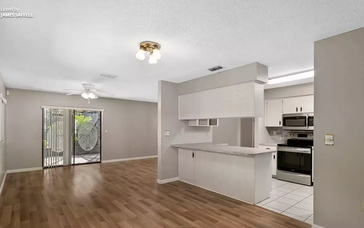 Aristocratic house with private garden and swimming pool in Florida, USA