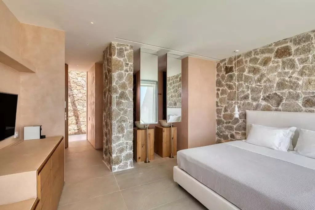 Melora is a place where peace and tranquility meets luxury. Overview of a villa in Greece