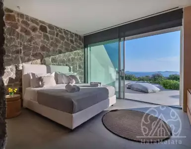 Melora is a place where peace and tranquility meets luxury. Overview of a villa in Greece