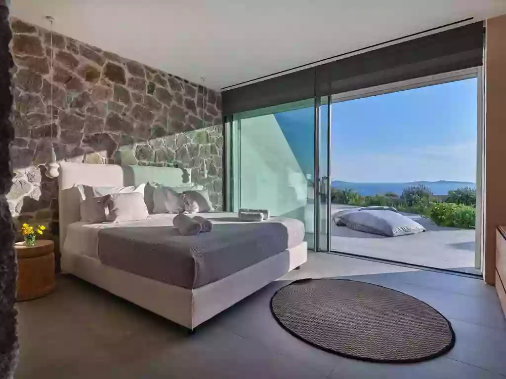 Melora is a place where peace and tranquility meets luxury. Overview of a villa in Greece