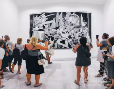 Photographing Picasso's 'Guernica' at the Reina Sofia Museum is allowed