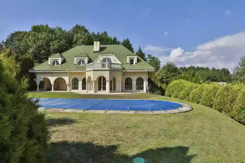Величественный семейный особняк с большим частным двором в Софии, Болгария