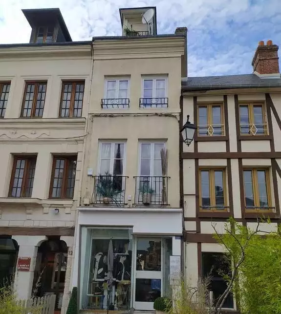 Shall we go to La Bouille? The most beautiful and inexpensive village in France