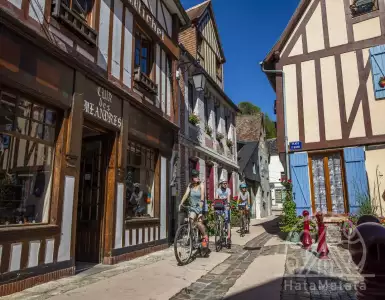 Shall we go to La Bouille? The most beautiful and inexpensive village in France