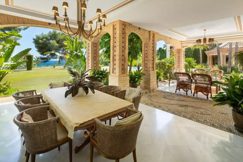 If you dream, this is the only way! Luxury beachfront villa in Marbella, Spain