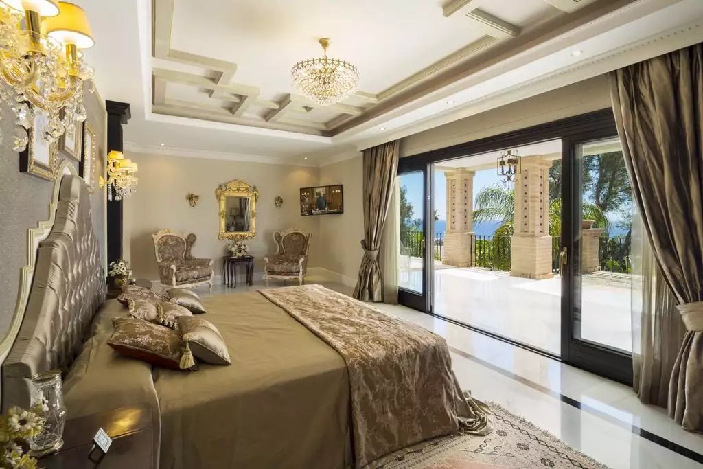 If you dream, this is the only way! Luxury beachfront villa in Marbella, Spain