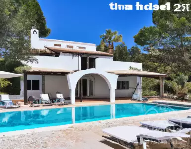 Looking for a house in Spain: country estate with guest house in Ibiza