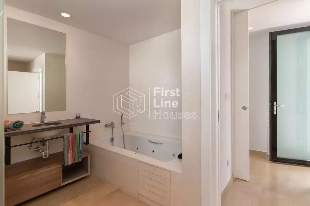 Villa with access to the most prestigious golf resort in Spain - PGA Catalunya Golf