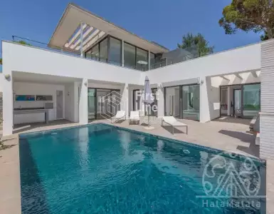 Villa with access to the most prestigious golf resort in Spain - PGA Catalunya Golf