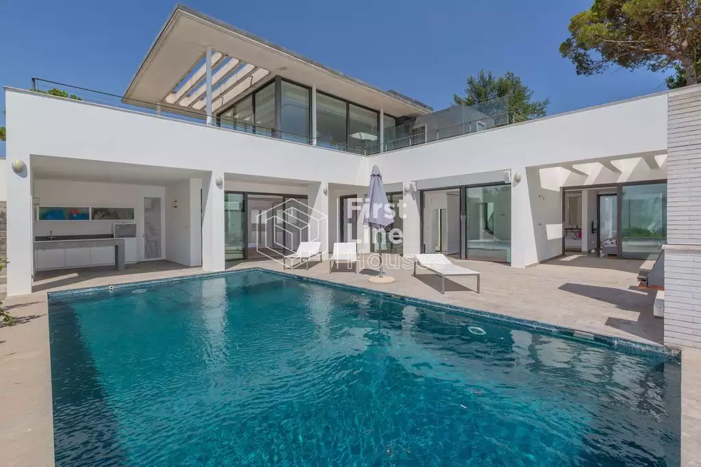 Villa with access to the most prestigious golf resort in Spain - PGA Catalunya Golf