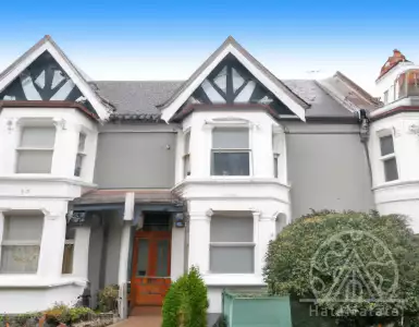 It's time to get wise to the real estate agent's tactics.