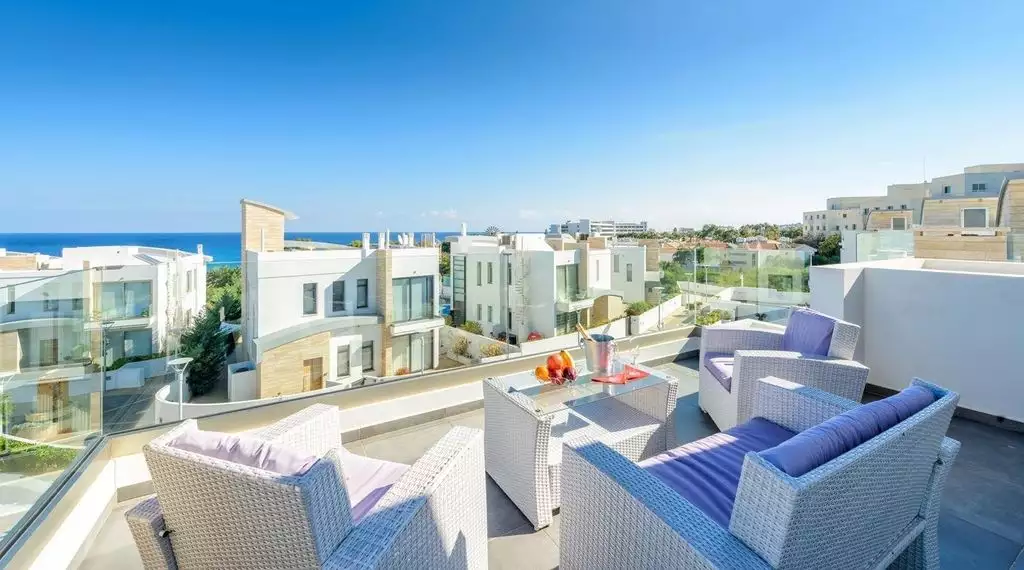 Snow-white villa by the sea in the fig town of Cyprus - Protaras