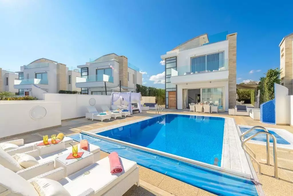 Snow-white villa by the sea in the fig town of Cyprus - Protaras