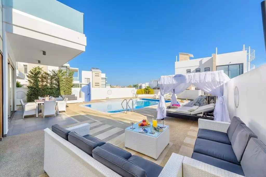 Snow-white villa by the sea in the fig town of Cyprus - Protaras